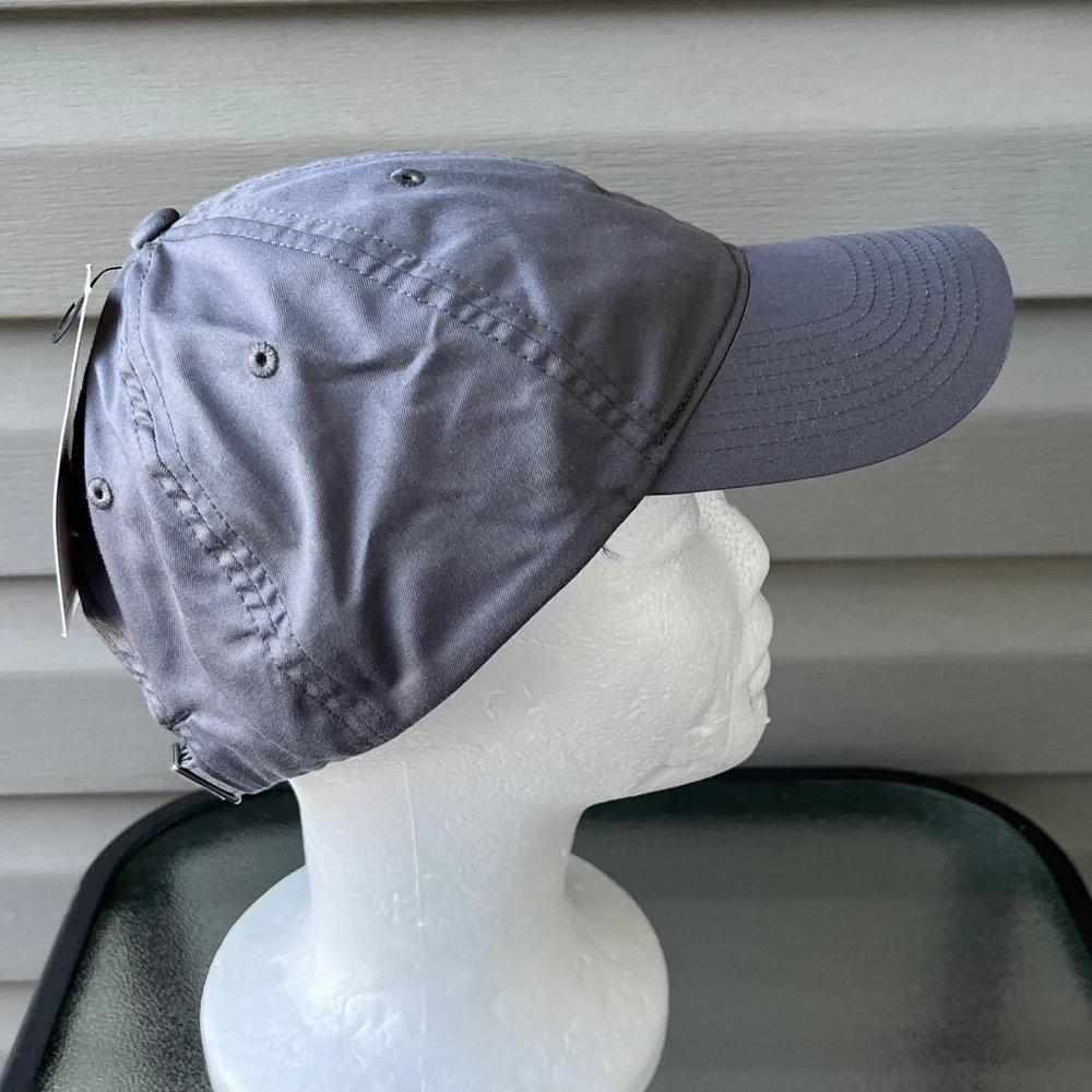 NWT- NIKE Club Cap Golf Strapback Hat GREY Sz M/L